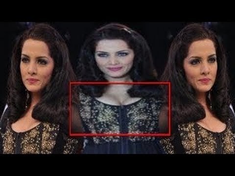 Hot Celina Jaitley Bra Visible On Ramp @ Blenders Pride Fashion