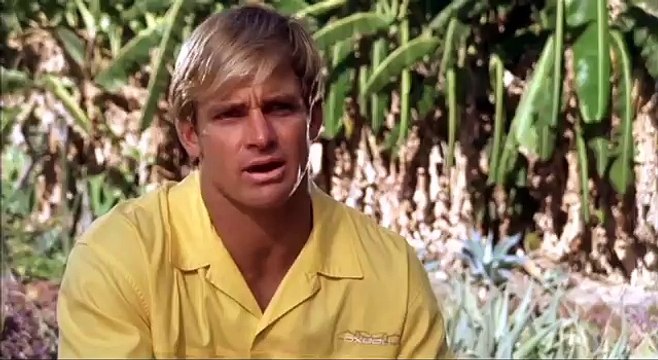 Riding Giants - Laird Hamilton Surfing Teahupoo