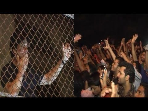 SHAHRUKH King Khan Waves His Hands For His Fans In Balcony