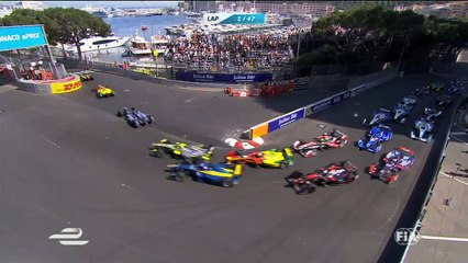 Bruno Senna sofre acidente espetacular, mas sai ileso. Veja