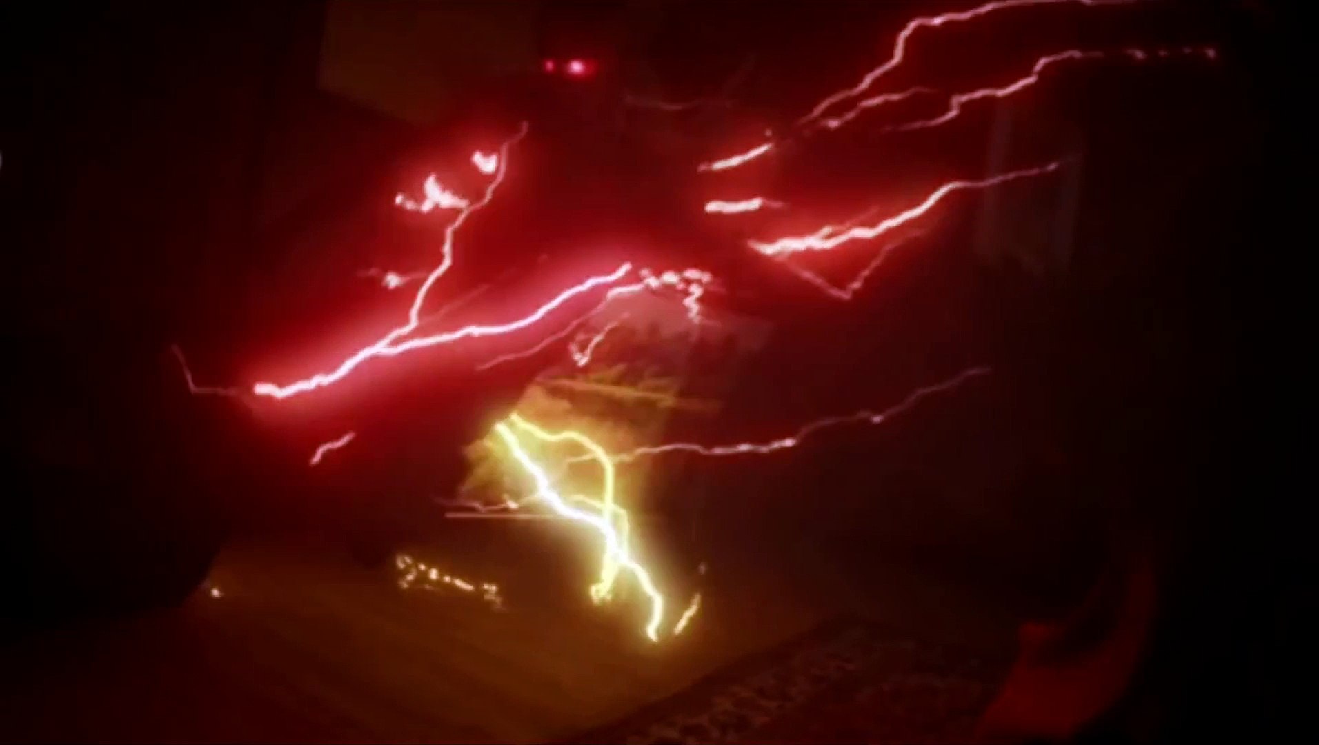 The Flash 1x17-The Flash vs The Reverse Flash 15 years ago Reverse Flash loses his powers