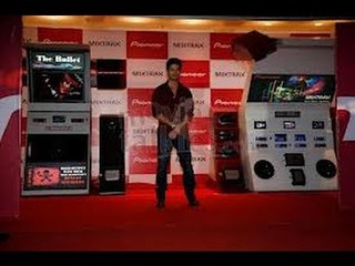 Shahid Kapoor Gets CANDID at Pioneer Event