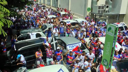 Fortaleza comemora título com carreata