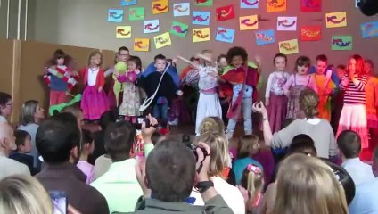 9/05/2015, une petite fleur de 4 ans en spectacle à l'école