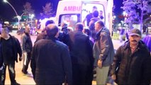 Bolu - Bayrak Asan Hdp'liler Tartıştıkları 2 Kişiyi Bıçakla Yaraladı