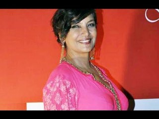 Descargar video: SMILING Shabana Azmi at Mijwan Fashion Show