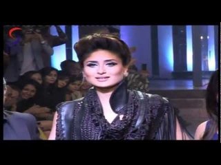 Sexy Kareena Looking  Stunning at Lakme Fashion Week 2012