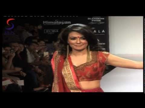 Sexy Mini Mathur In Red Ghagra Choli Sizzles The Ramp