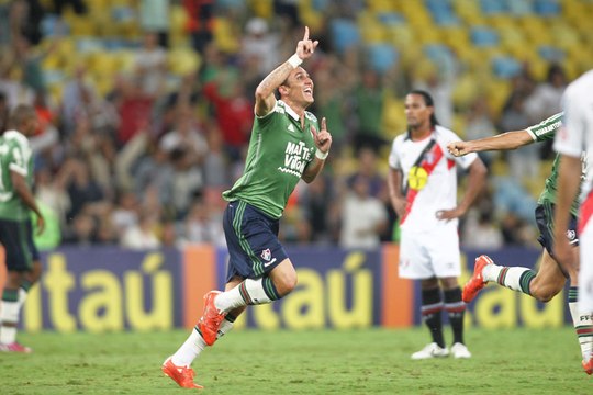 Com gol no fim, Fluminense vence Joinville no Maracanã