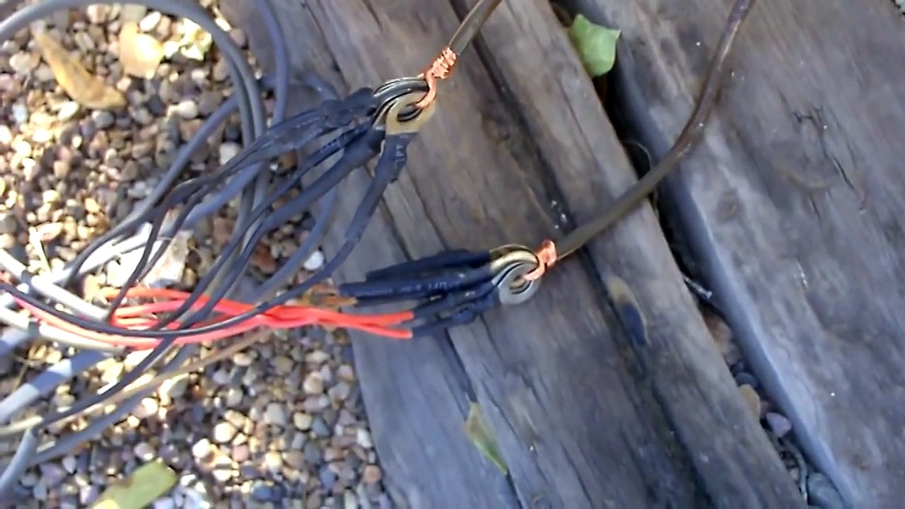 How to hook up Solar Panels (with battery bank) - simple 'detailed' instructions - DIY solar system