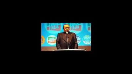 Silvio Berlusconi reaparece en mitin y sufre aparatosa caída