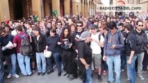 Bologna. Scontri tra studenti e polizia. Gli agenti si ritirano