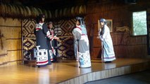 Traditioneller Tanz und Gesang der Ainu