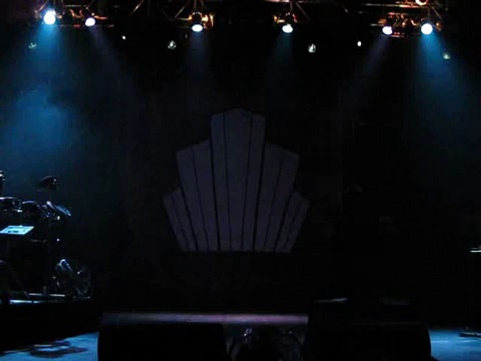 La Roux - Intro / Tigerlily CLIP (Dallas, TX 6/2/10)
