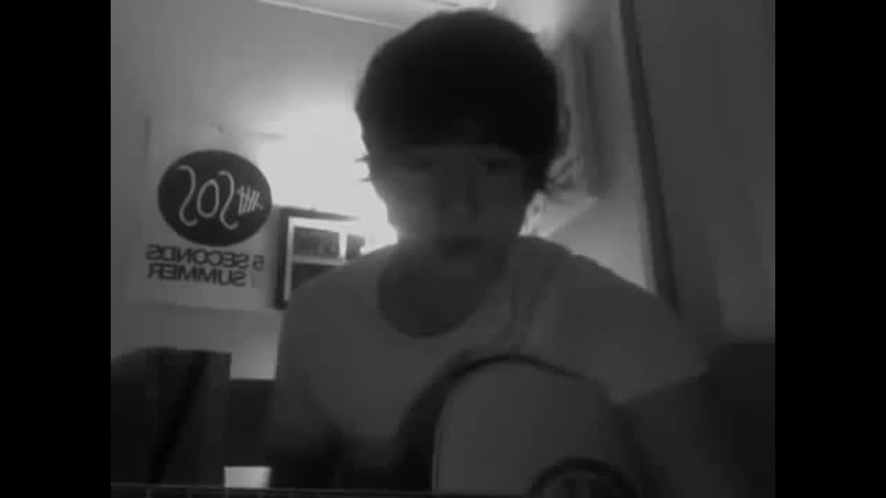 Calum Hood: Mistletoe (Justin Bieber Cover)