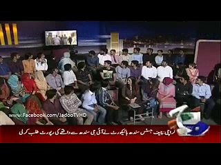 amazing news peshwar ka 21 sala no jawan jo 250 tola gold pehn k gomta hy waitch this