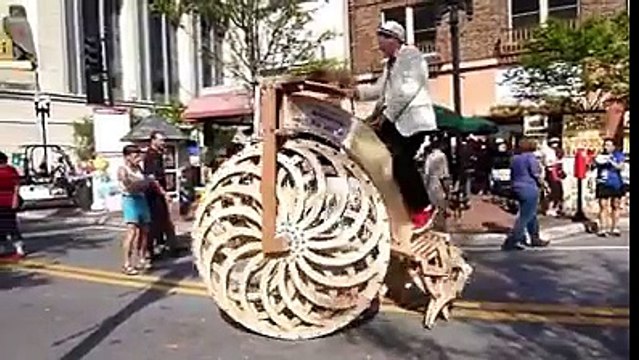 There's something rather creepy about those legs lol