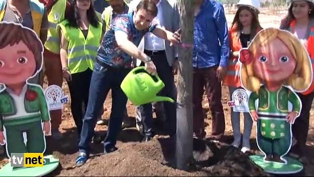 Expo 2016 Antalya'nın Ünlüler Ormanı'na ilk fidan sanatçı Mustafa Ceceli tarafından dikildi