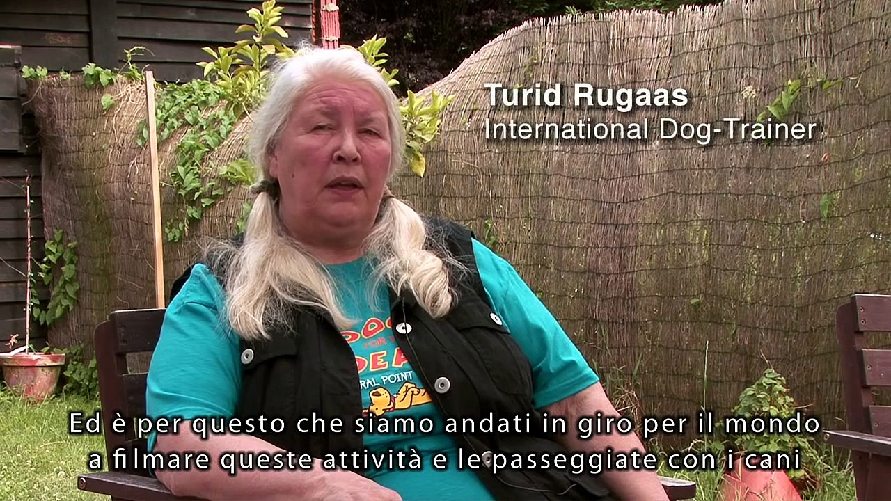 Che fare se il cane tira al guinzaglio -trailer-