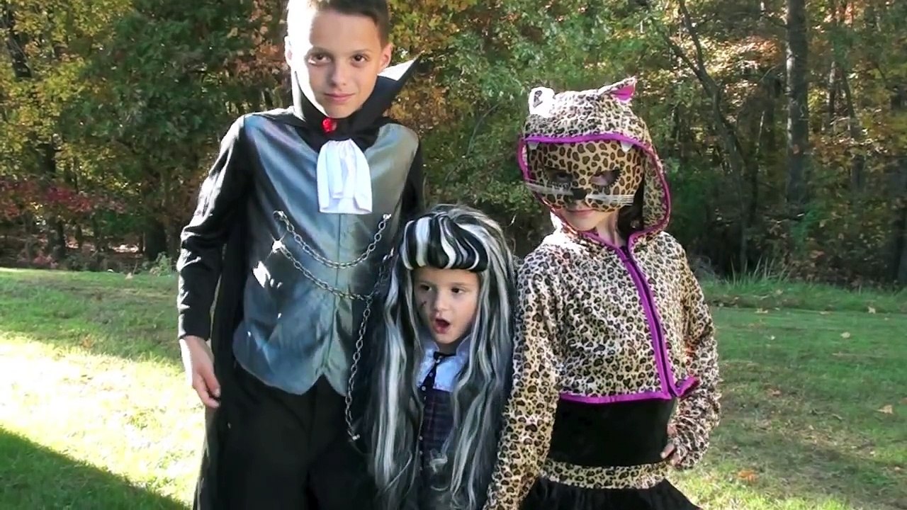 Halloween Costumes Fashion Show for Kids (WK 93.4)