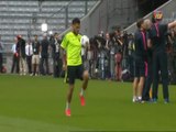 Barça faz treino bem humorado na Allianz Arena com 'batalhão' de jornalistas