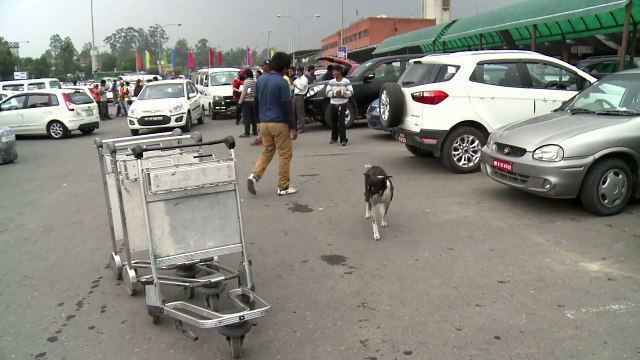 Nepalese migrant workers return to quake-hit country