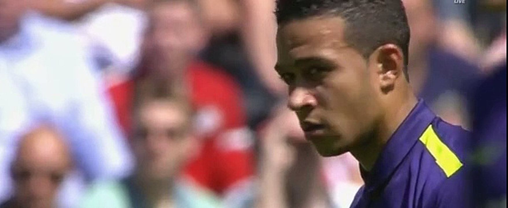Memphis Depay Freekick Goal -  PSV 1-0 Heracles Almelo - 10.05.2015