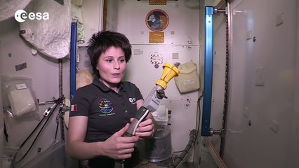 Comment aller aux toilette dans la station spatiale ?