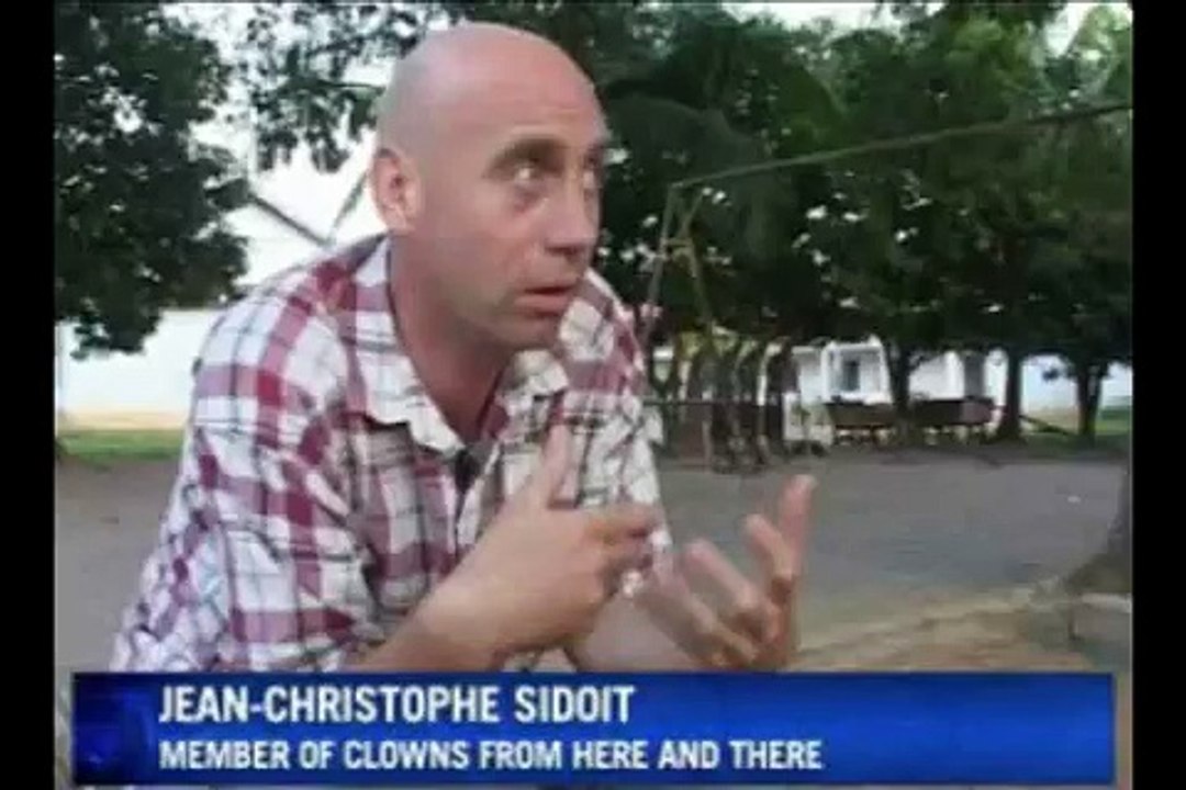 Circus class for poor Cambodian children - RFA Khmer Video