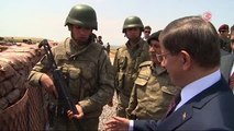 Davutoğlu'ndan Nöbet Tutan Askerin Annesine 