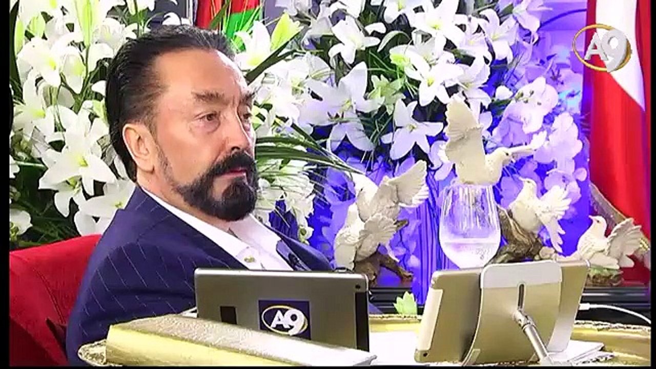 Peygamberimiz (sav) çok yakışıklı ve gösterişli bir insandı. Karikatür diye çizilen görüntüler o çizimi yapan kişilerin kendi görüntüsüdür.