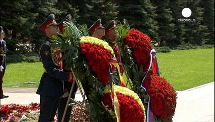 Mosca, Merkel a Putin: "L'obiettivo è l'integrità territoriale dell'Ucraina"