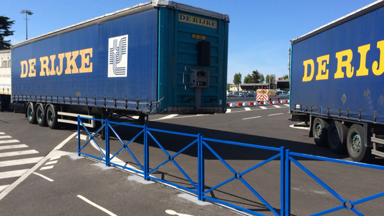 Le port d'Ouistreham bloqué par les dockers