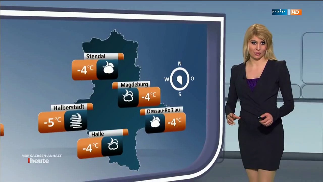 Maira Rothe im schwarzen Kleid