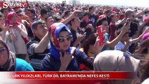 Türk Yıldızları Türk Dil Bayramı'nda nefes kesti
