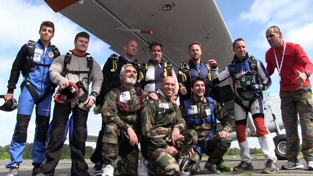 Parachutisme à Vannes. Loïck Peyron et trois champions ont sauté