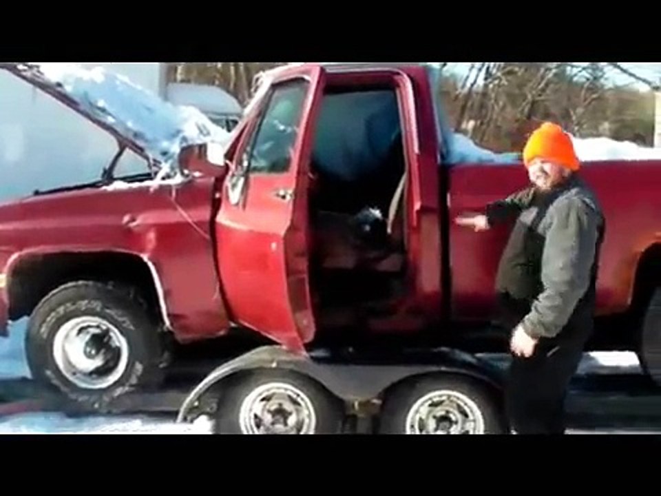 JUNK!! 1987 Chevy pickup COLD start