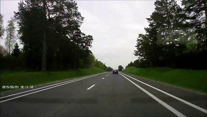 Ce Russe va passer à quelques Mètres de la Mort!