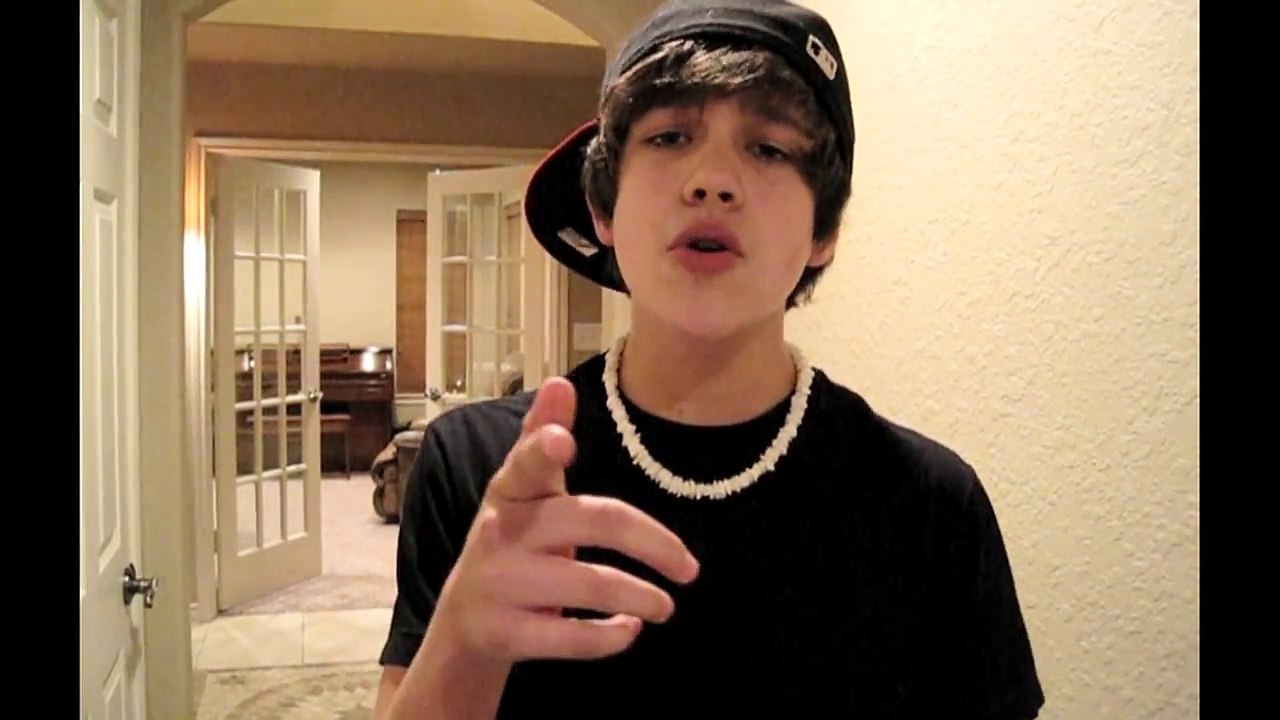 "With You" Chris Brown cover - 14 yr old Austin Mahone with lyrics