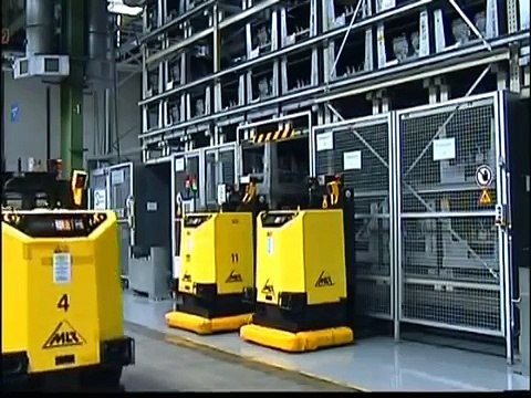 Fahrerloses Transportsystem (FTS) von MLR in der Automobilindustrie Automated Guided Vehicles (AGV)