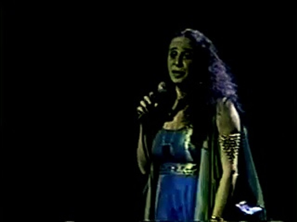 Maria Bethânia recita carta de Fernando Pessoa