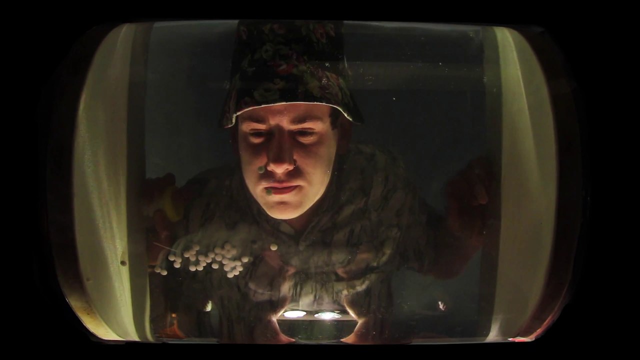 Il rappe en apnée pendant tout un clip!