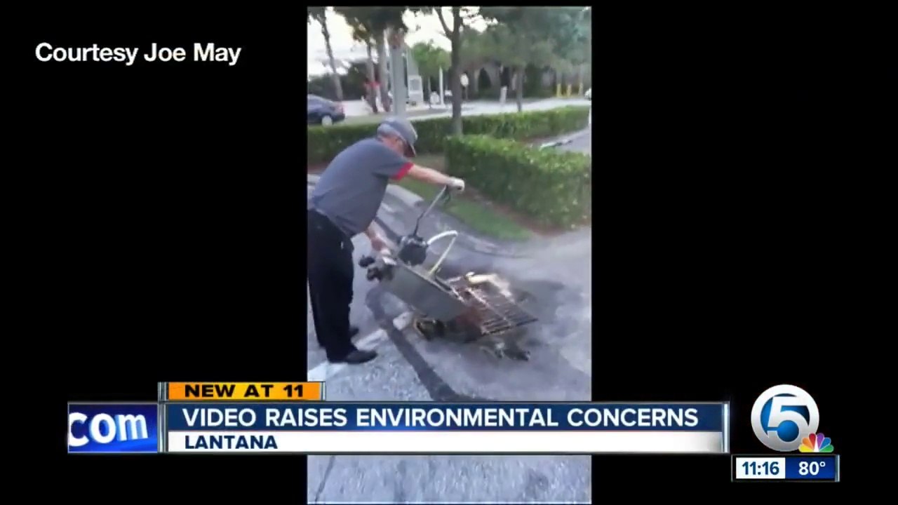 Burger King vide l'huile des frites dans la rue