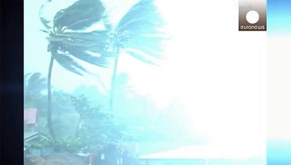 العاصفة "نول" تتحول إلى إعصار يضرب الفلبين