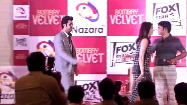 ranbir kapoor flirts with anushka sharma