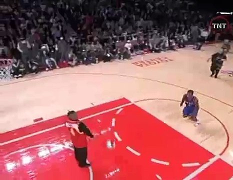 Nate Robinson dunking over Spud Webb