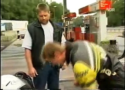 Aprilia RSV 1000 vs. Polizei