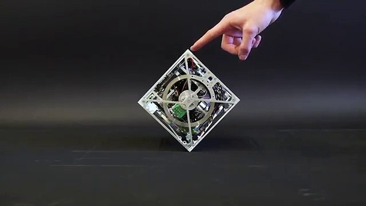 fascinating_cube_walk