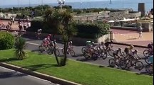 Tour d'Italie: un spectateur à vélo provoque une chute dans le peloton