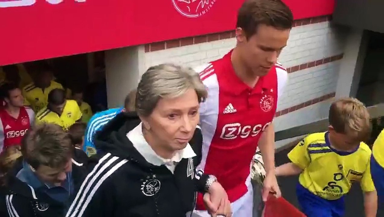 Ajax's team Walked Out on The Pitch vs Cambuur with their mums for Mother's Day